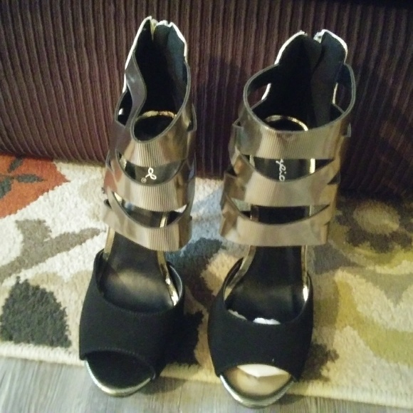 Qupid Black Nubuck PU heels - Picture 2 of 8